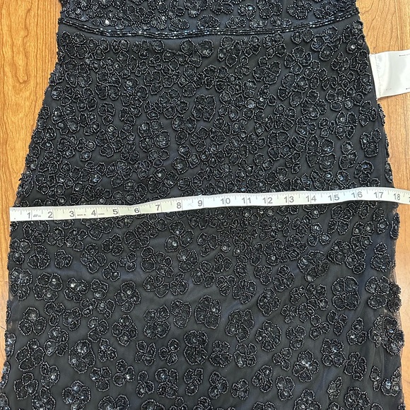 MAC DUGGAL, PETITE EMBELLISHED CAP SLEEVE GOWN. - Picture 14 of 16